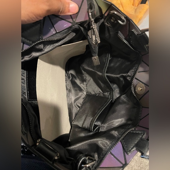 GEOMETRIC LUMINOUS IRIDESCENT HOLOGRAPHIC HANDBAG - Picture 3 of 10